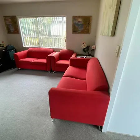 Rooms Close To Everywhere Akl